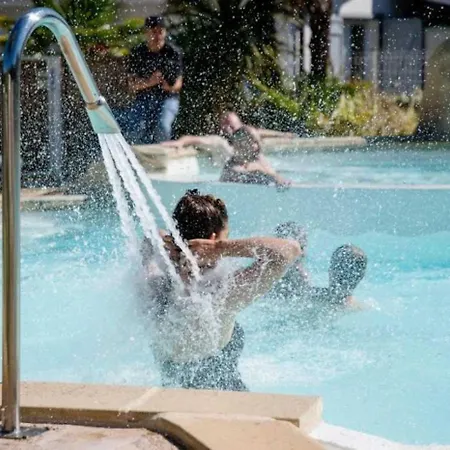Camping 4 Etoiles - Piscine - Eebife Parentis-en-Born Exterior photo